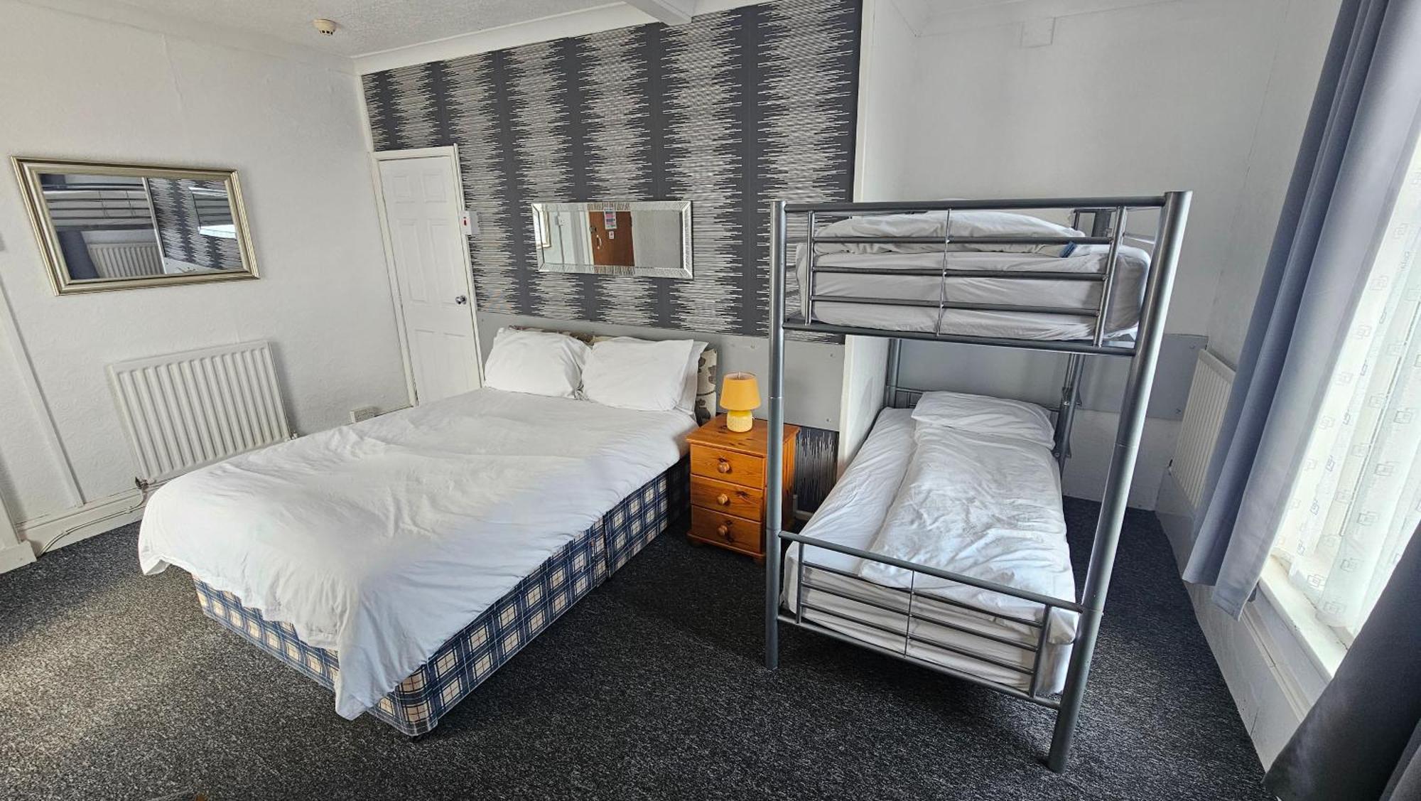 Bowies Lodge - Blackpool — Photos 1