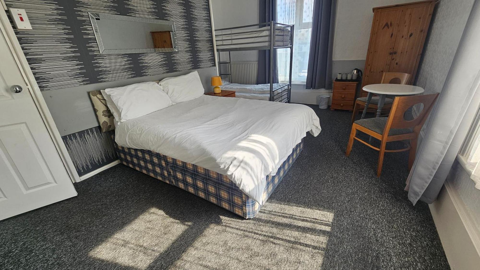 Bowies Lodge - Blackpool — Photos 2